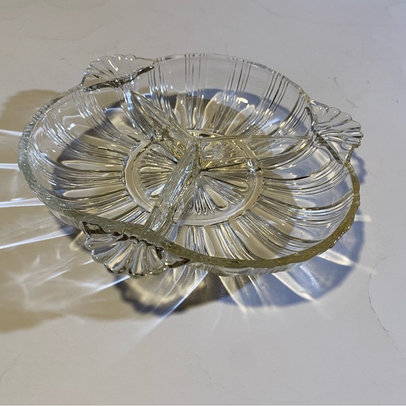 3 part clear glass condiment dish, vintage, GUC, 6”x6 1/2”x1” use for food/other - Picture 4 of 4